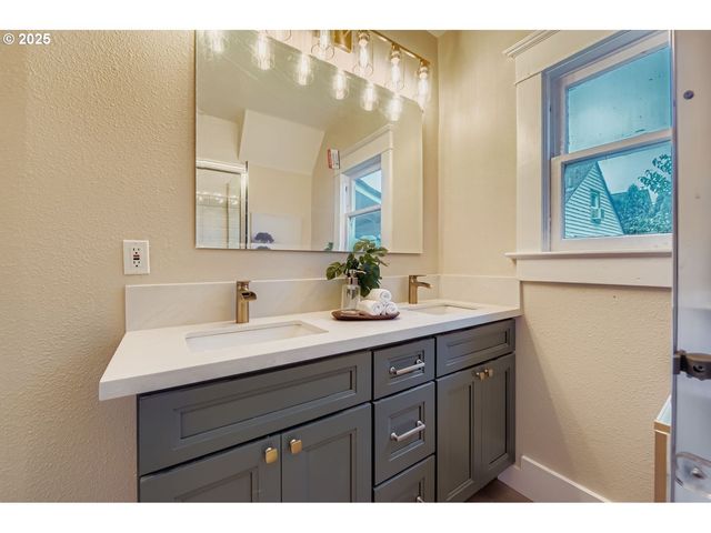 3015 Se GLADSTONE St, Portland, OR 97202