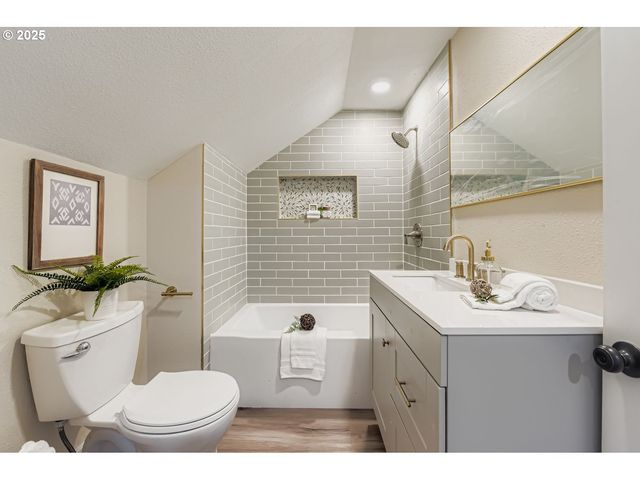 3015 Se GLADSTONE St, Portland, OR 97202