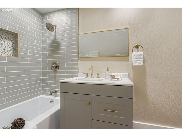 3015 Se GLADSTONE St, Portland, OR 97202