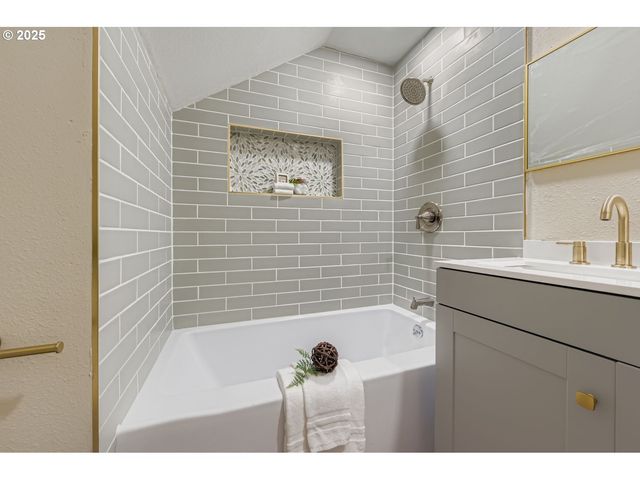 3015 Se GLADSTONE St, Portland, OR 97202