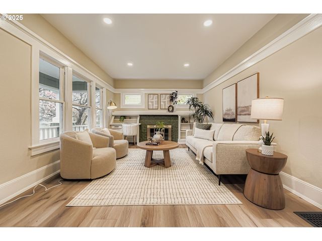 3015 Se GLADSTONE St, Portland, OR 97202