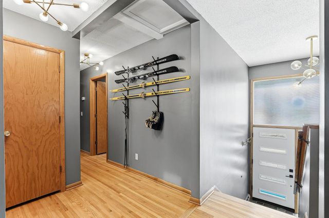 160 Stonybrook Way NE, Fridley, MN 55432