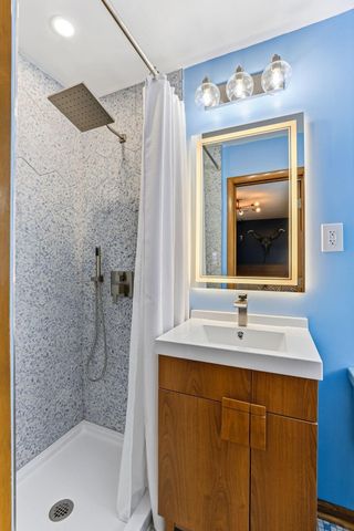 160 Stonybrook Way NE, Fridley, MN 55432