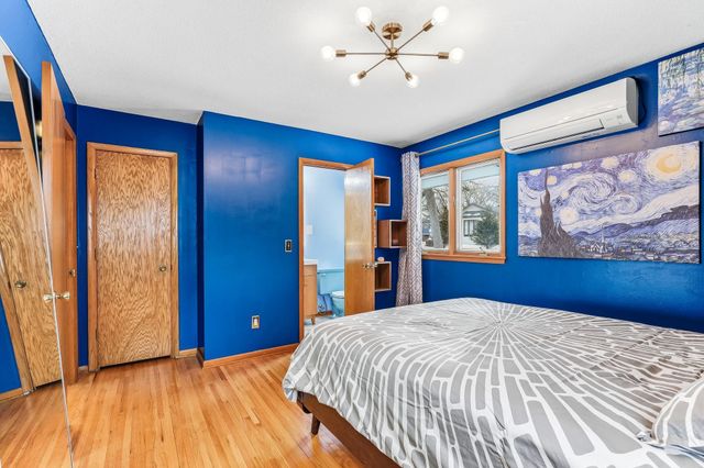 160 Stonybrook Way NE, Fridley, MN 55432