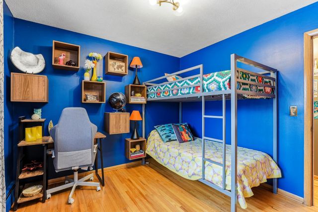 160 Stonybrook Way NE, Fridley, MN 55432