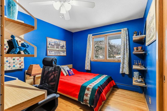 160 Stonybrook Way NE, Fridley, MN 55432