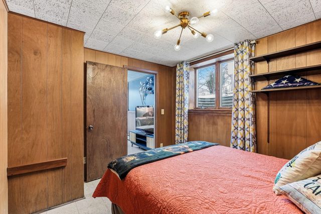 160 Stonybrook Way NE, Fridley, MN 55432