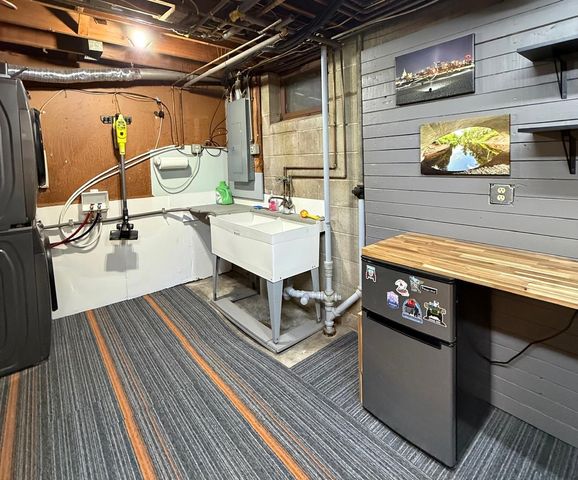 160 Stonybrook Way NE, Fridley, MN 55432