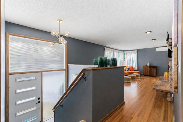 160 Stonybrook Way NE, Fridley, MN 55432