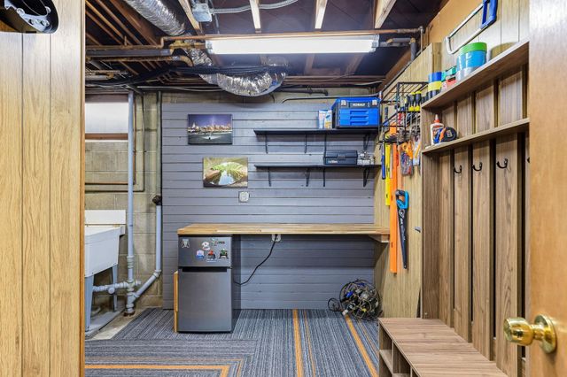 160 Stonybrook Way NE, Fridley, MN 55432