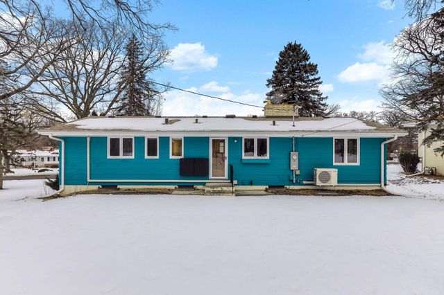 160 Stonybrook Way NE, Fridley, MN 55432