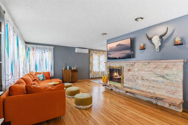 160 Stonybrook Way NE, Fridley, MN 55432