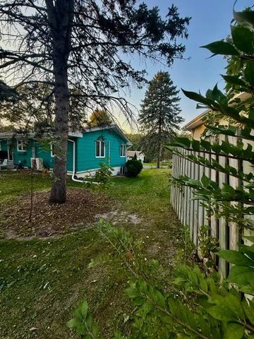 160 Stonybrook Way NE, Fridley, MN 55432