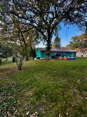 160 Stonybrook Way NE, Fridley, MN 55432