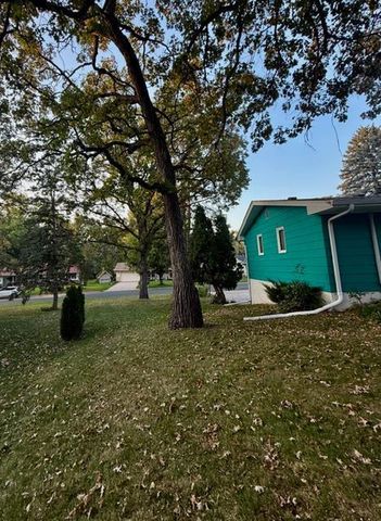 160 Stonybrook Way NE, Fridley, MN 55432