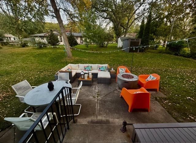 160 Stonybrook Way NE, Fridley, MN 55432