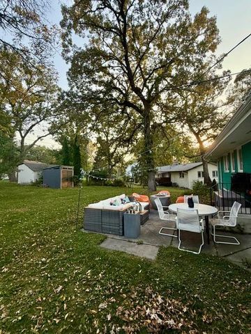 160 Stonybrook Way NE, Fridley, MN 55432