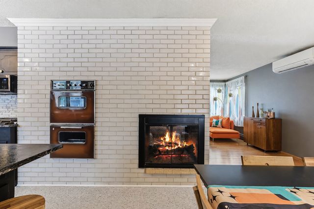 160 Stonybrook Way NE, Fridley, MN 55432