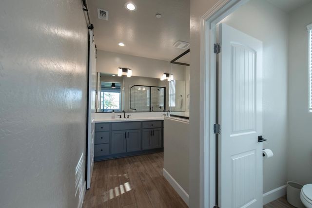 998 Ponderosa Way W, Madera, CA 93636