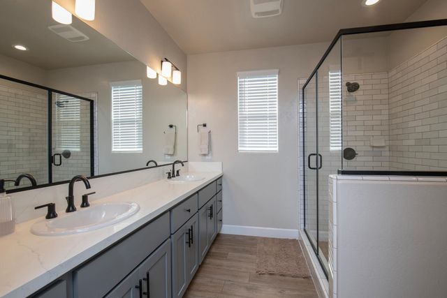 998 Ponderosa Way W, Madera, CA 93636