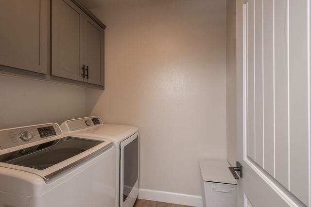 998 Ponderosa Way W, Madera, CA 93636