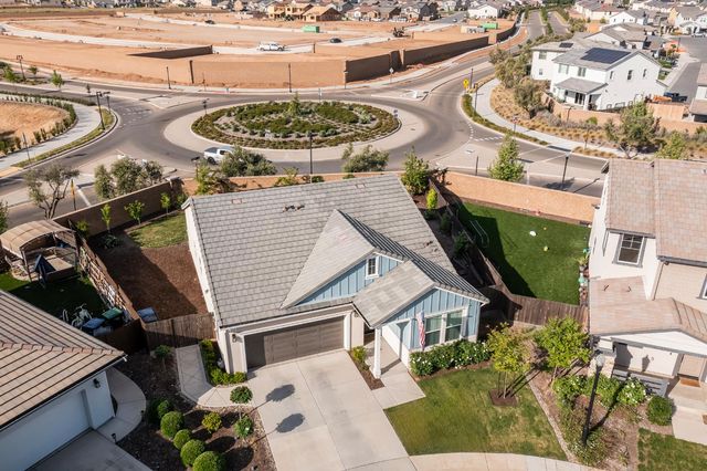 998 Ponderosa Way W, Madera, CA 93636