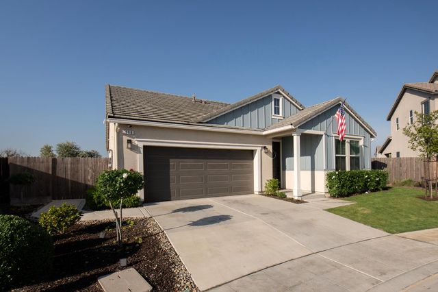 998 Ponderosa Way W, Madera, CA 93636