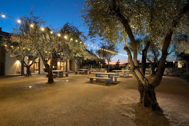 998 Ponderosa Way W, Madera, CA 93636