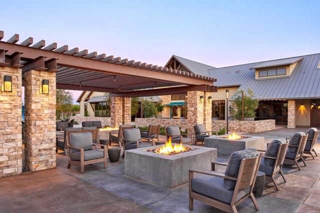 998 Ponderosa Way W, Madera, CA 93636