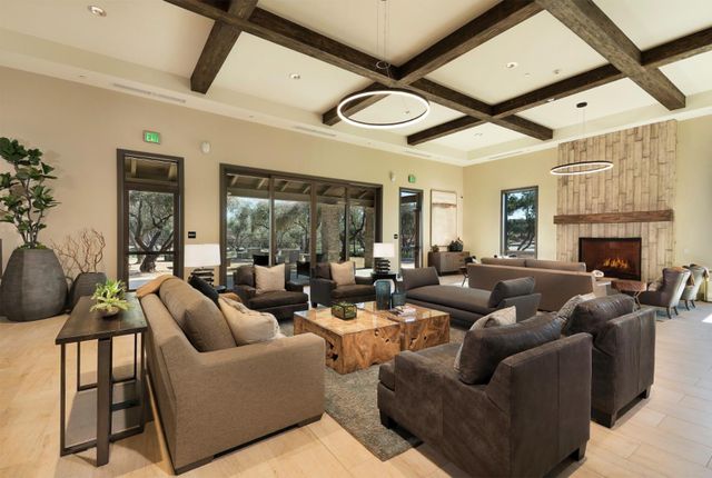 998 Ponderosa Way W, Madera, CA 93636