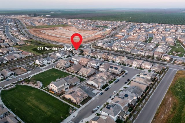 998 Ponderosa Way W, Madera, CA 93636