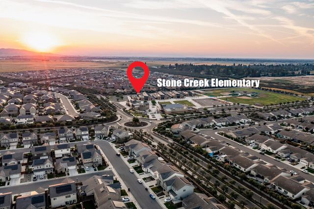 998 Ponderosa Way W, Madera, CA 93636