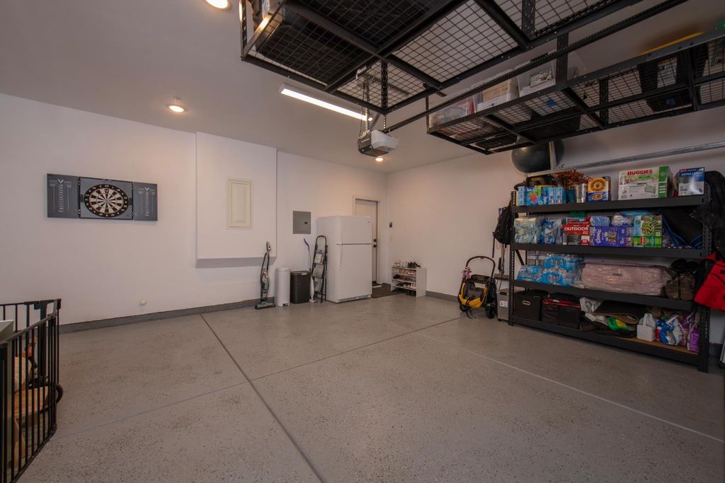 Image 30 of property listing at 998 Ponderosa Way W, Madera, CA 93636