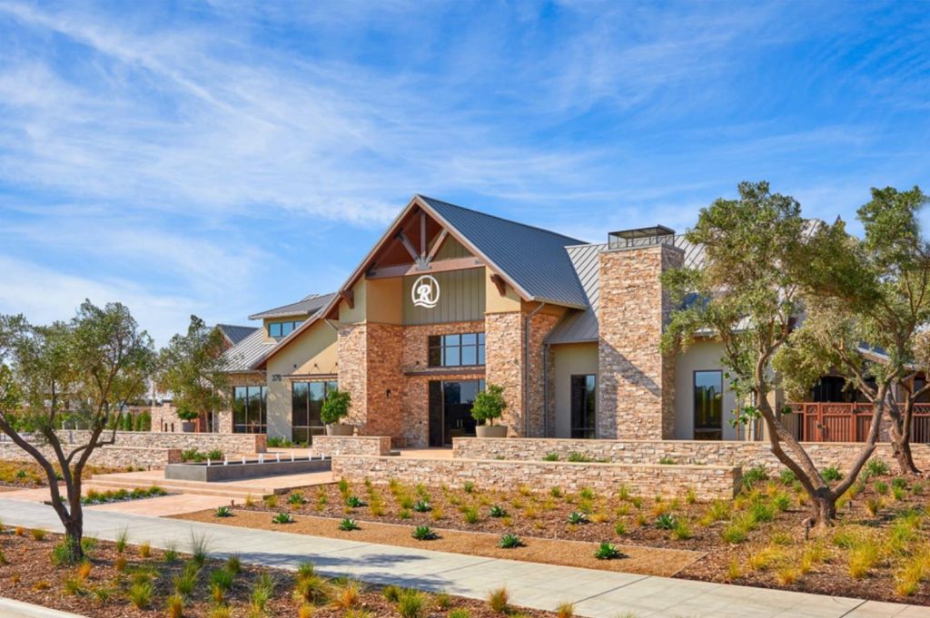 Image 36 of property listing at 998 Ponderosa Way W, Madera, CA 93636