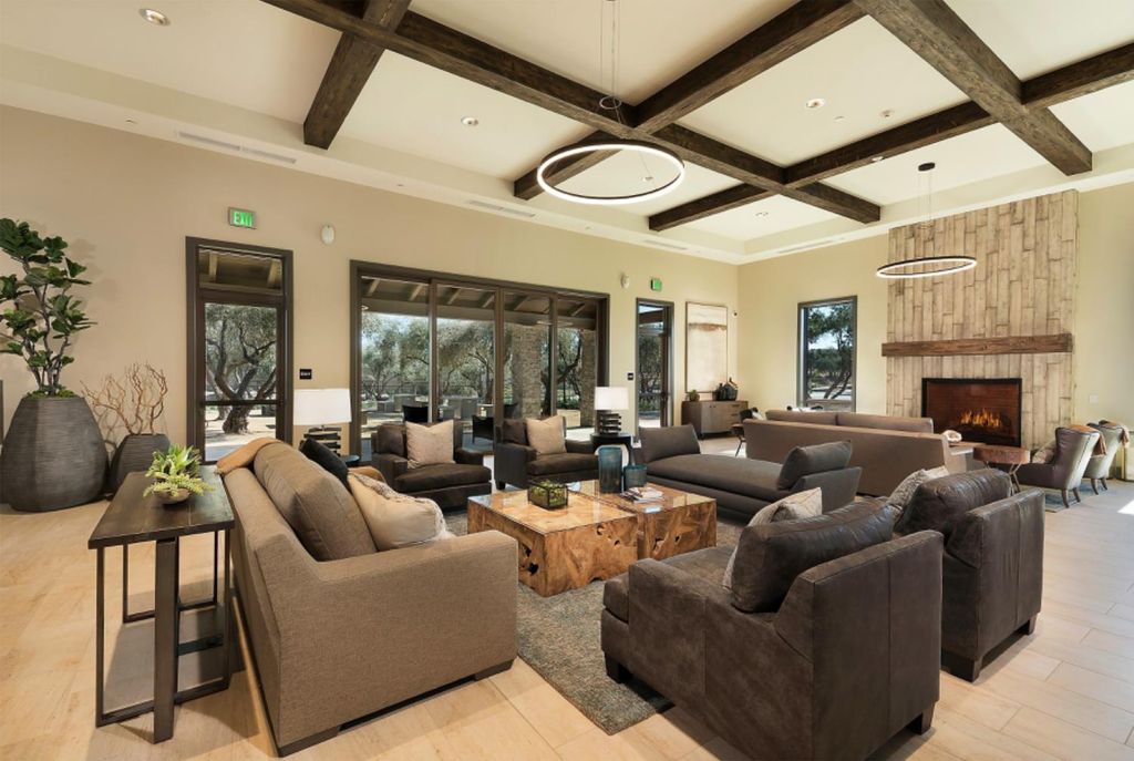 Image 45 of property listing at 998 Ponderosa Way W, Madera, CA 93636