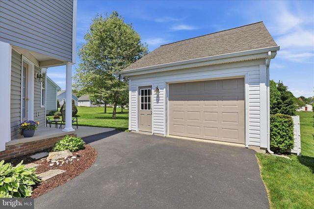 533 THORNBERRY LN, Lititz, PA 17543