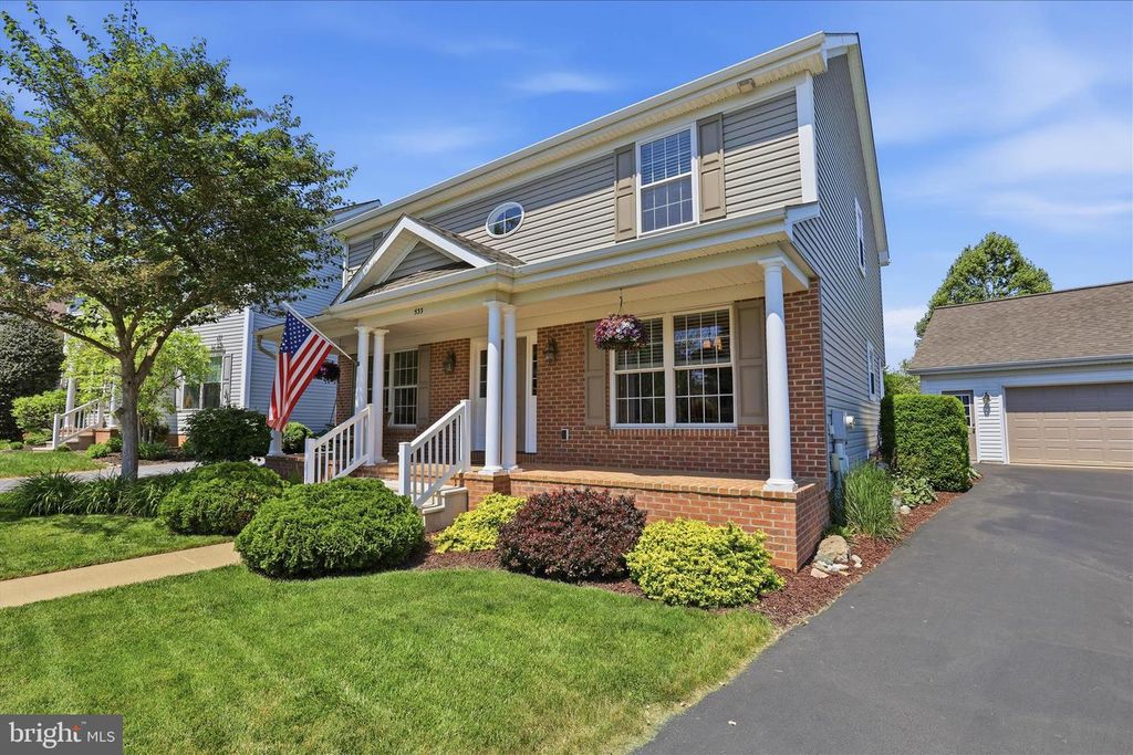 533 THORNBERRY LN, Lititz, PA 17543