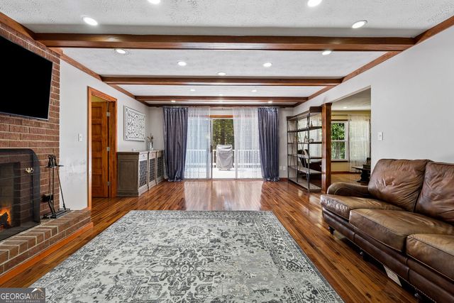 190 Willow Lake Lane, Sharpsburg, GA 30277