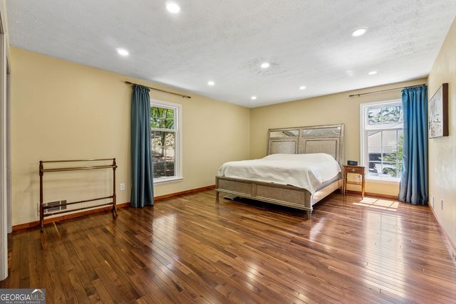 190 Willow Lake Lane, Sharpsburg, GA 30277