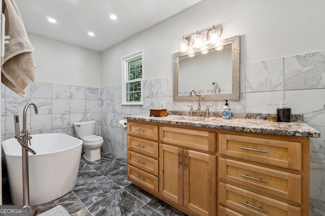 190 Willow Lake Lane, Sharpsburg, GA 30277