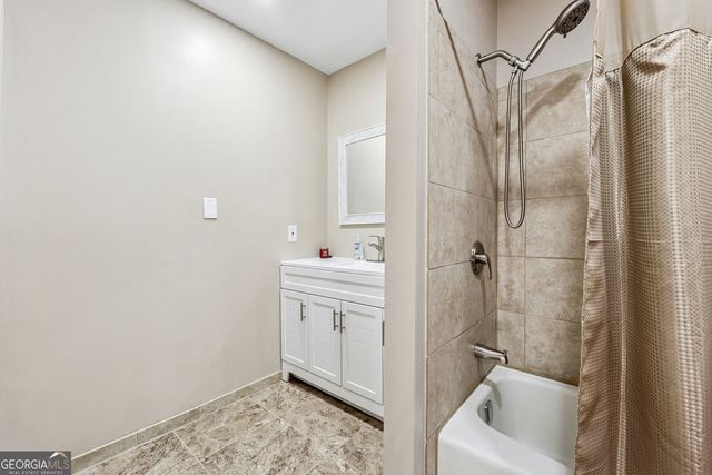 190 Willow Lake Lane, Sharpsburg, GA 30277
