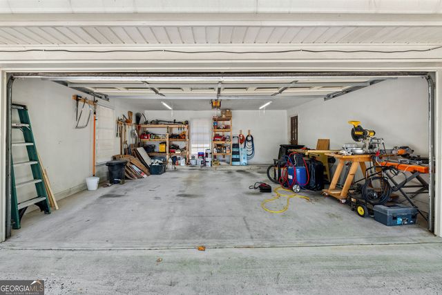 190 Willow Lake Lane, Sharpsburg, GA 30277