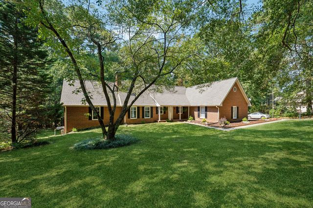 190 Willow Lake Lane, Sharpsburg, GA 30277