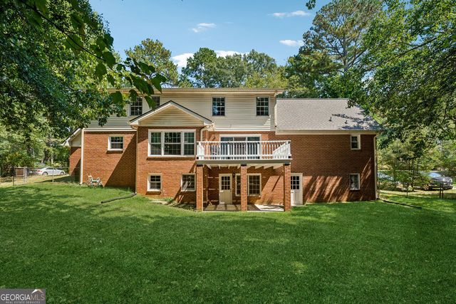 190 Willow Lake Lane, Sharpsburg, GA 30277
