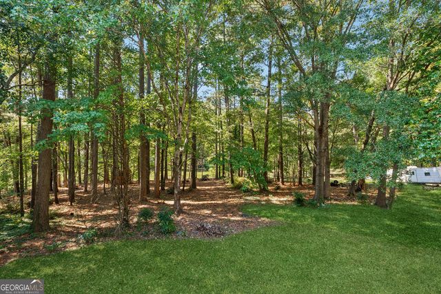 190 Willow Lake Lane, Sharpsburg, GA 30277