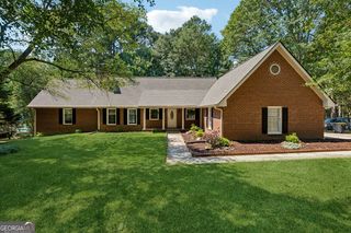 190 Willow Lake Lane, Sharpsburg, GA 30277