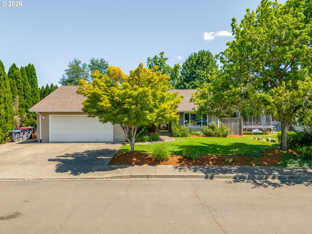 Image 1 of property listing at 638 Sw WESTVIEW Dr, Mc Minnville, OR 97128