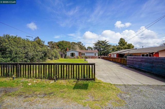 742 La Paloma Rd, El Sobrante, CA 94803