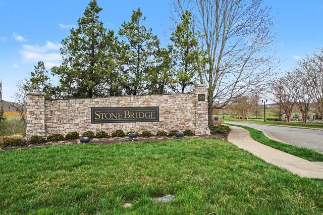 1004 Waterstone Dr, Lebanon, TN 37090