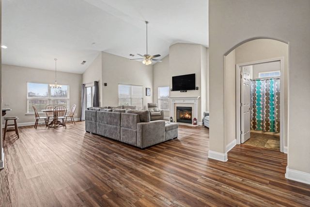 1004 Waterstone Dr, Lebanon, TN 37090